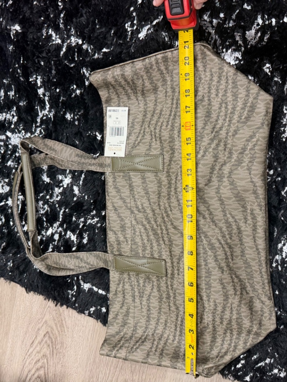NWT 100% Authentic Michael Kors “The Michael Bag” XL tote - Picture 7 of 8